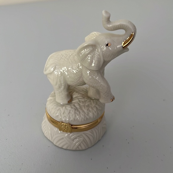 Lenox Treasures - The Good Luck Elephant Box - Trinket Box - Picture 1 of 5